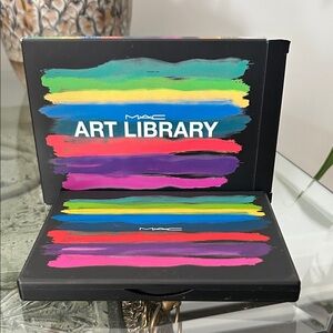 MAC Art Library It’s Designer